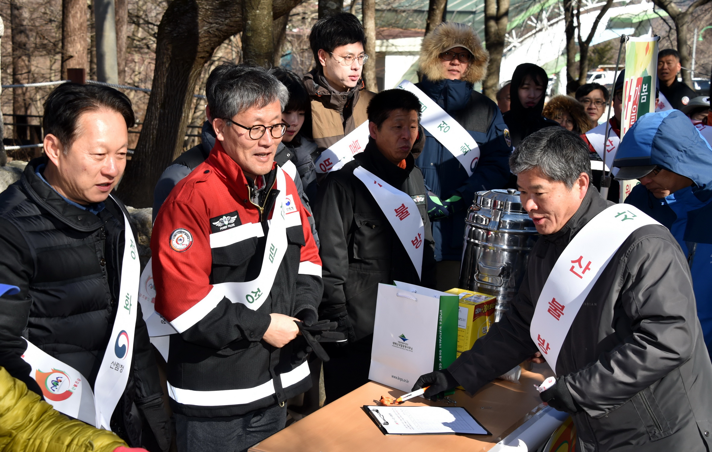 김재현 산림청장, 태백산에서 산불예방캠페인 벌여 