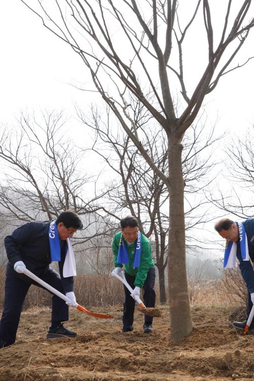 박은식 산림청장, 탄소 흡수원 확충을 위한 민간참여 나무심기 행사 참여