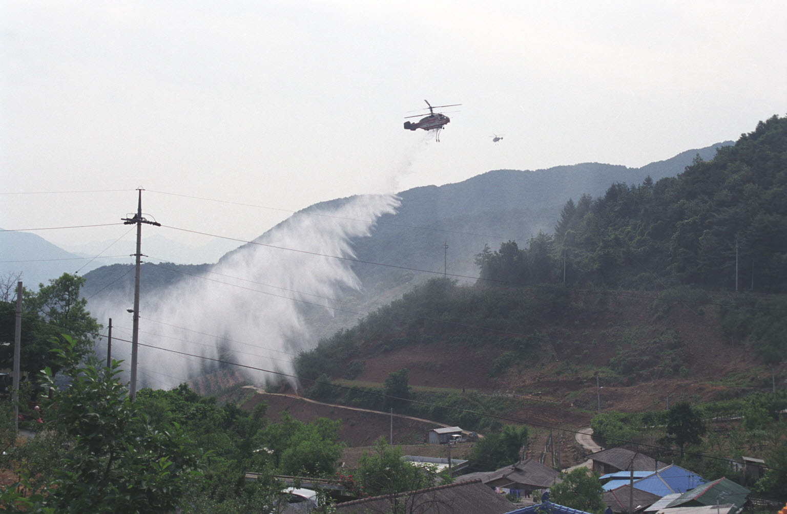 가뭄지역 헬기 물살포