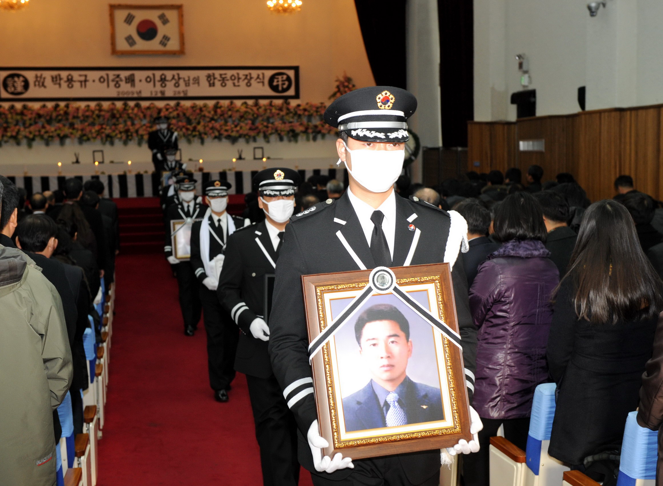 산림청, 순직 헬기 조종사 합동 안장식 엄수 이미지1