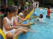 물놀이장 체험을 즐기는 아이들