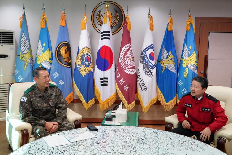 남성현 산림청장, 육군항공사령부 방문 산불진화 협력 논의